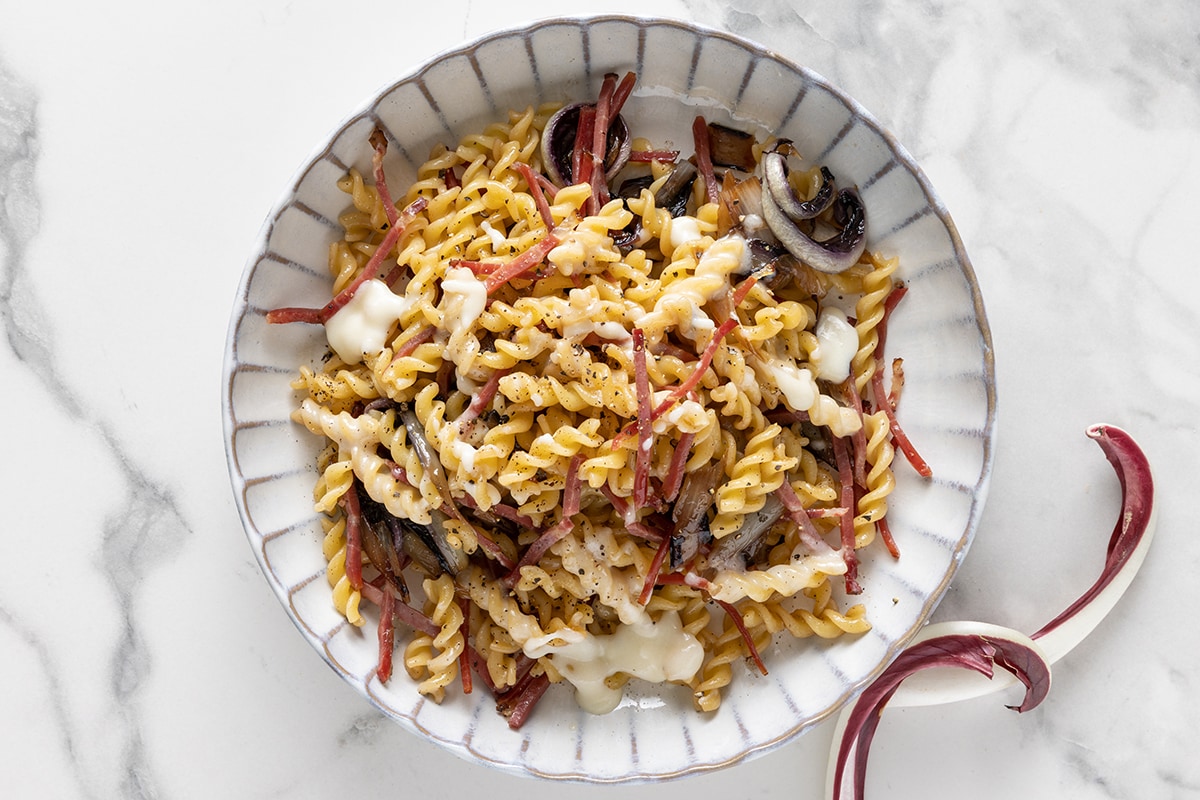 Fusilli al radicchio, speck e taleggio ricetta