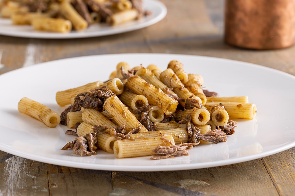 Pasta con sugo di brasato ricetta