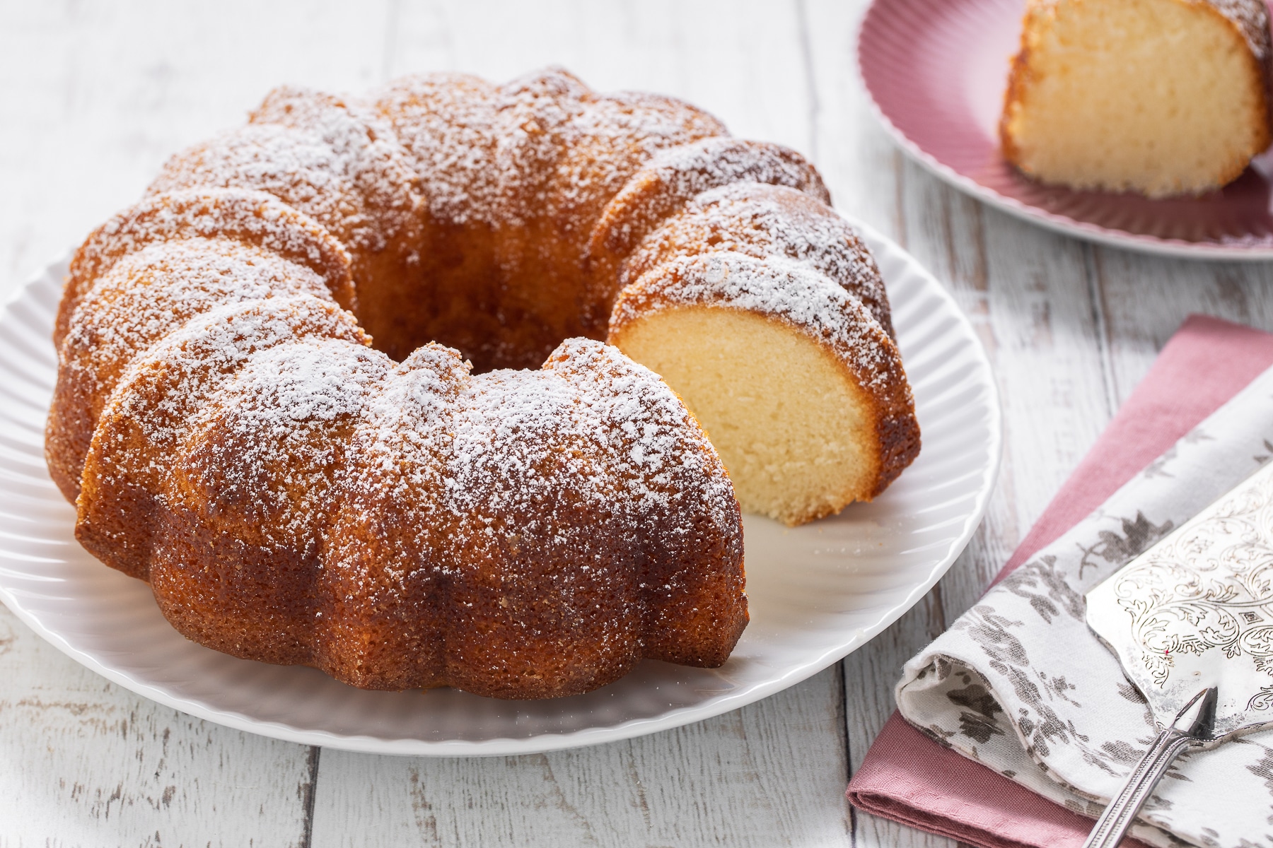 Ciambellone in friggitrice ad aria (soffice e goloso, pronto in 30 minuti!)