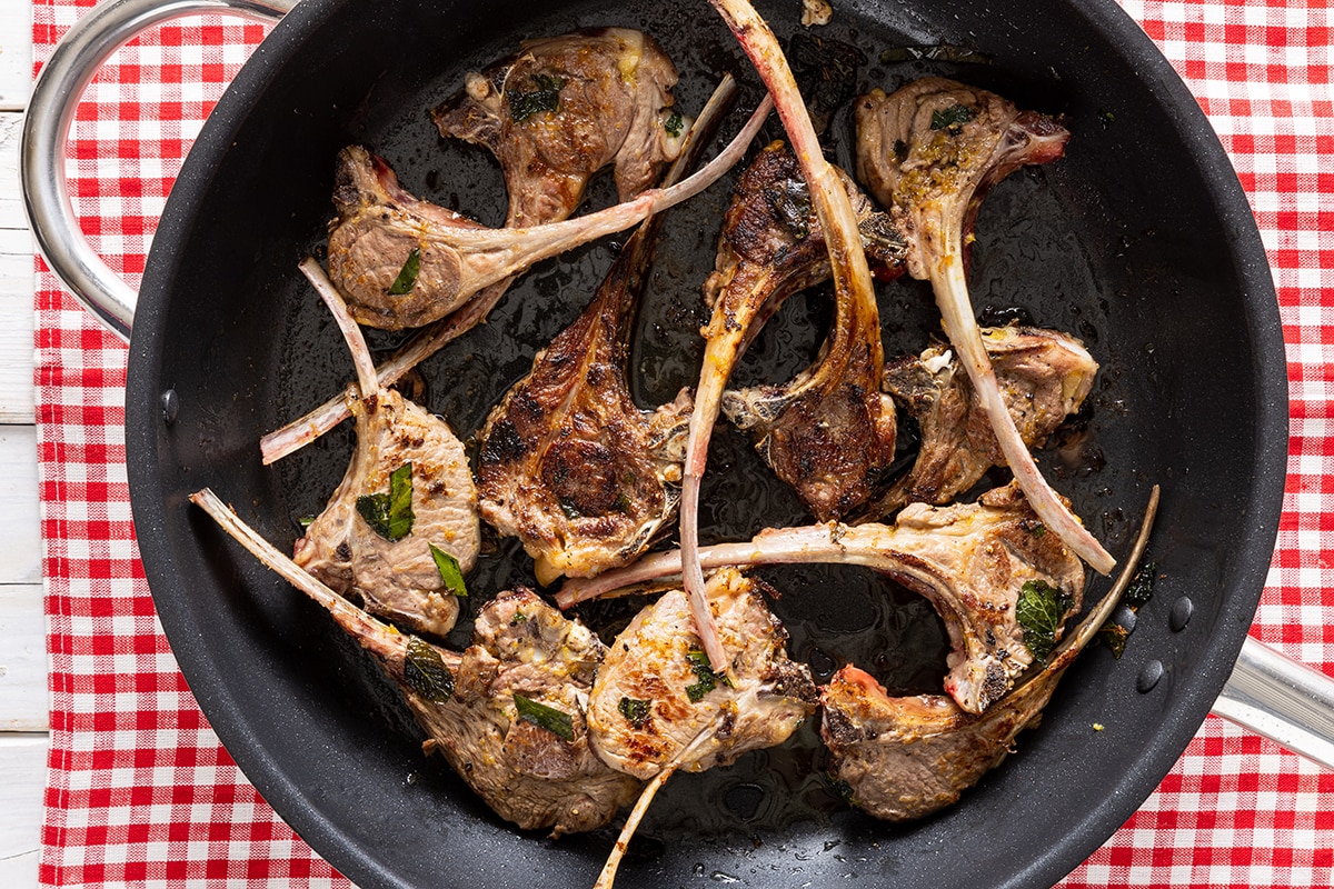 Costolette di agnello in padella ricetta