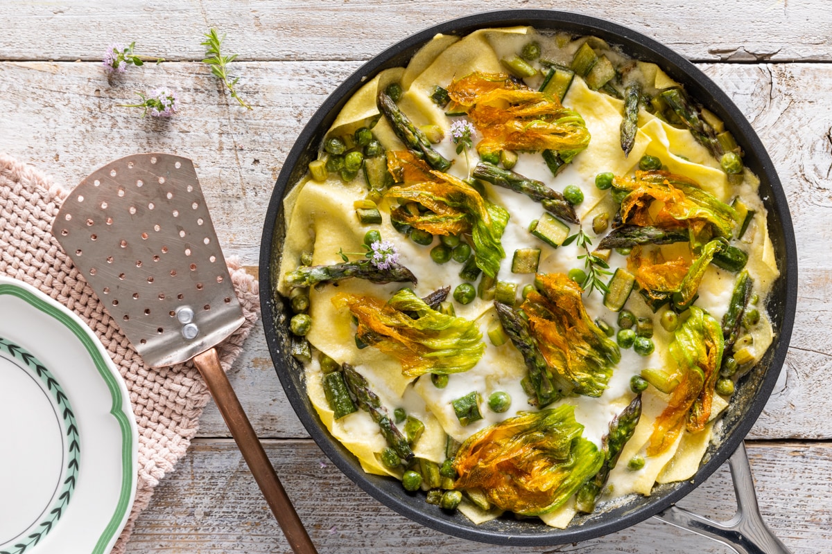 Lasagne vegetariane in padella con verdure e squacquerone ricetta