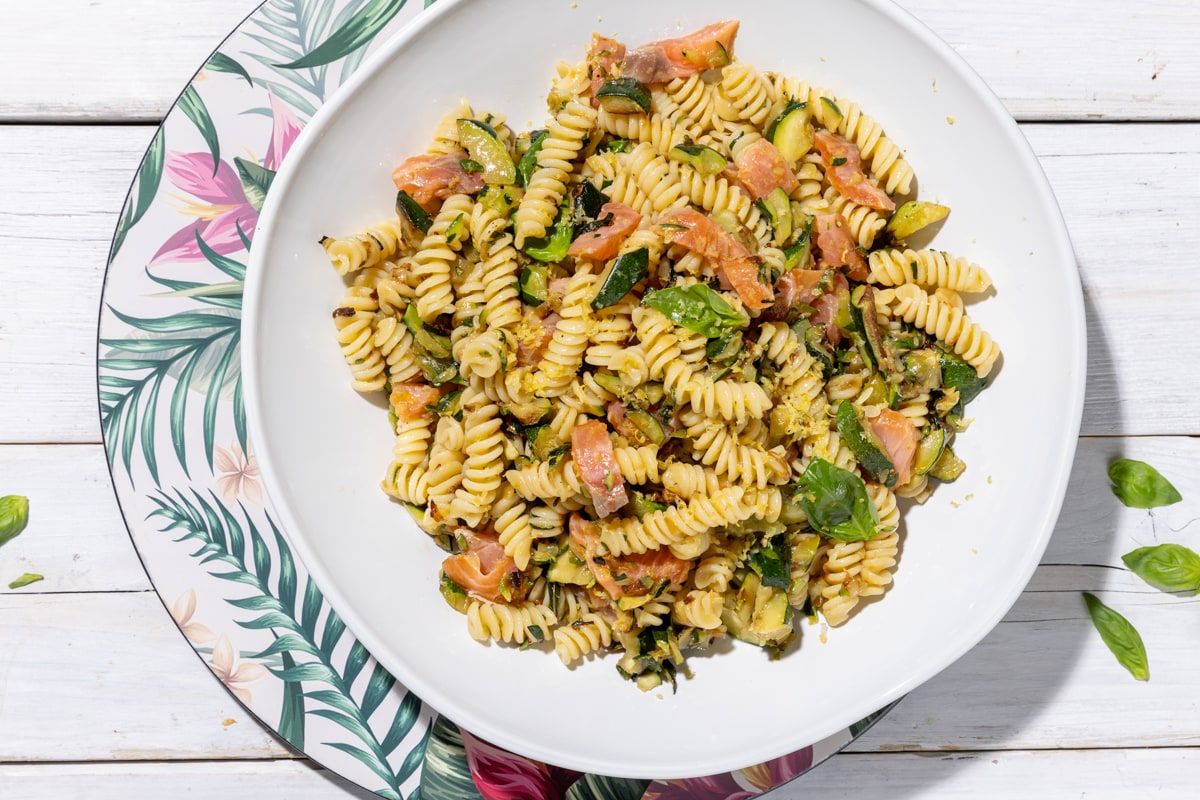 Pasta fredda salmone e zucchine ricetta