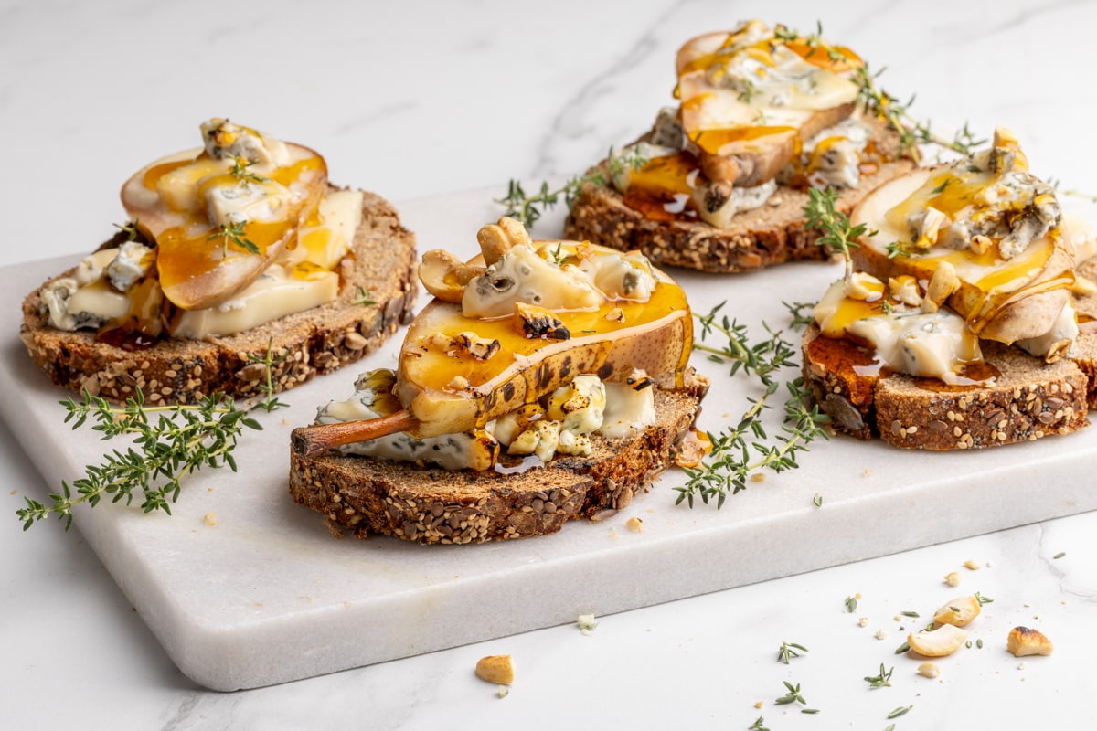 Bruschette autunnali con le pere ricetta