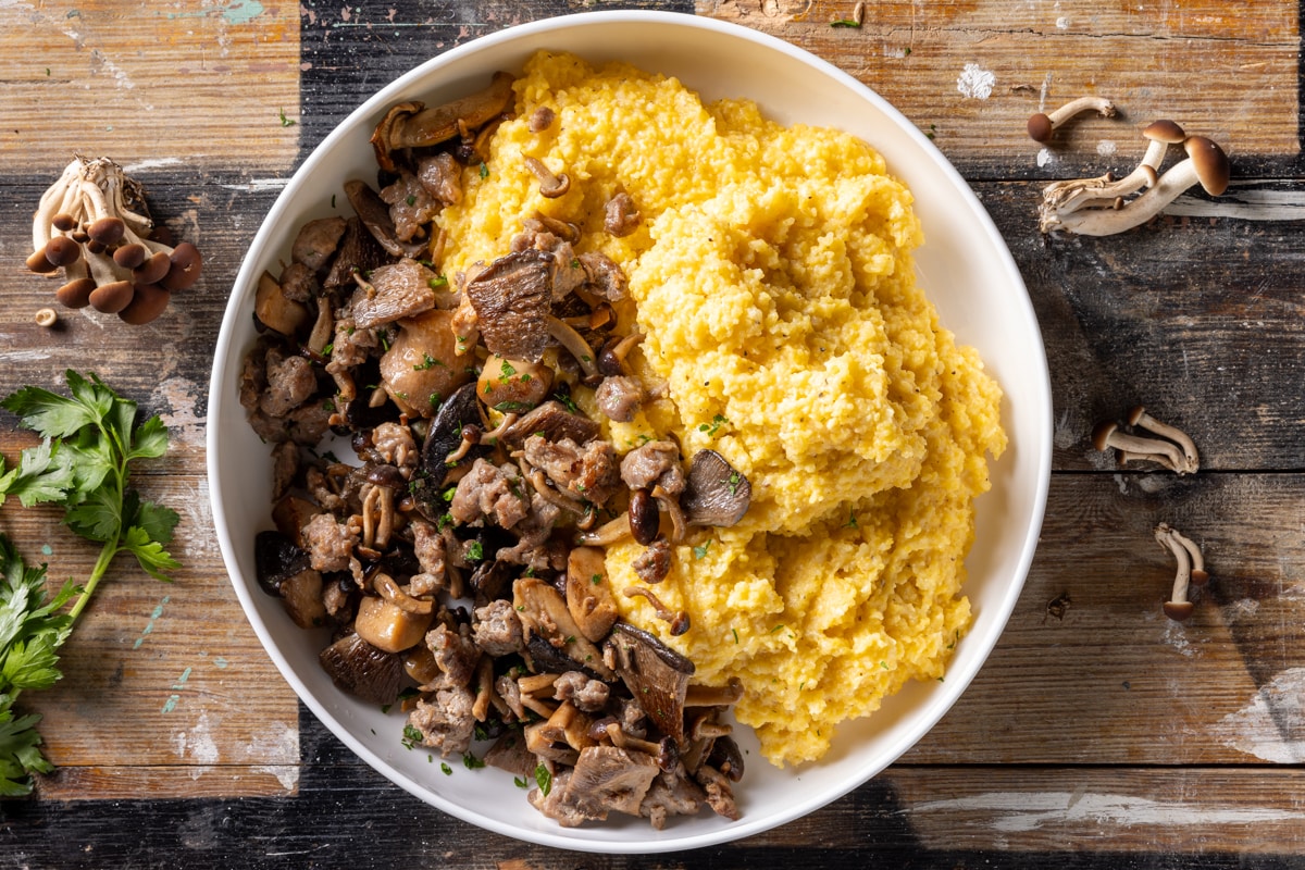 Polenta, salsiccia e funghi ricetta