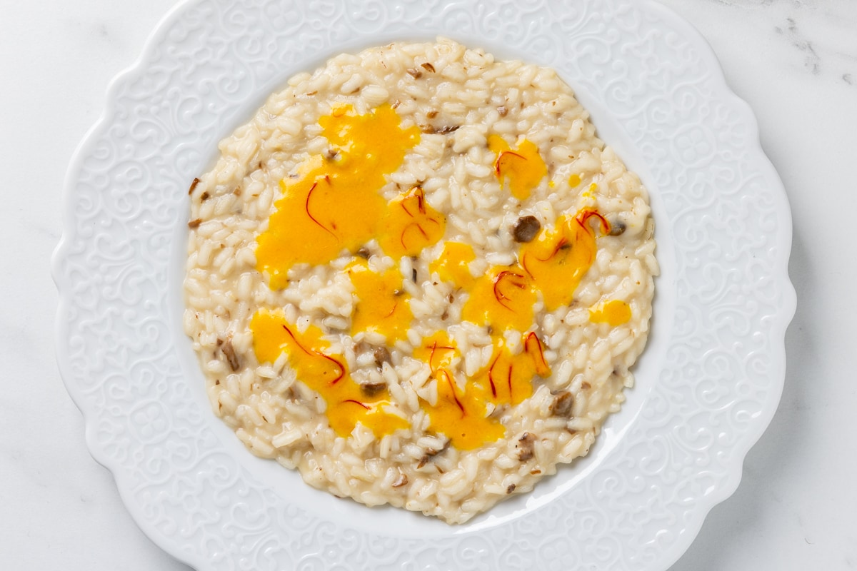 Risotto alla salsa tartufata bianca e zafferano ricetta