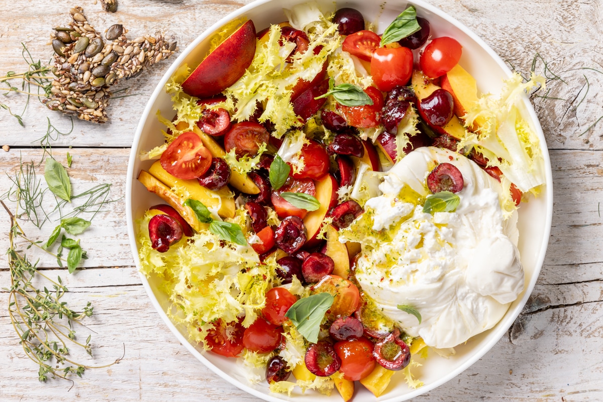 Insalata di pesche e ciliegie ricetta