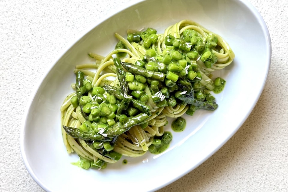 Pasta agli asparagi e burro all'aglio orsino ricetta