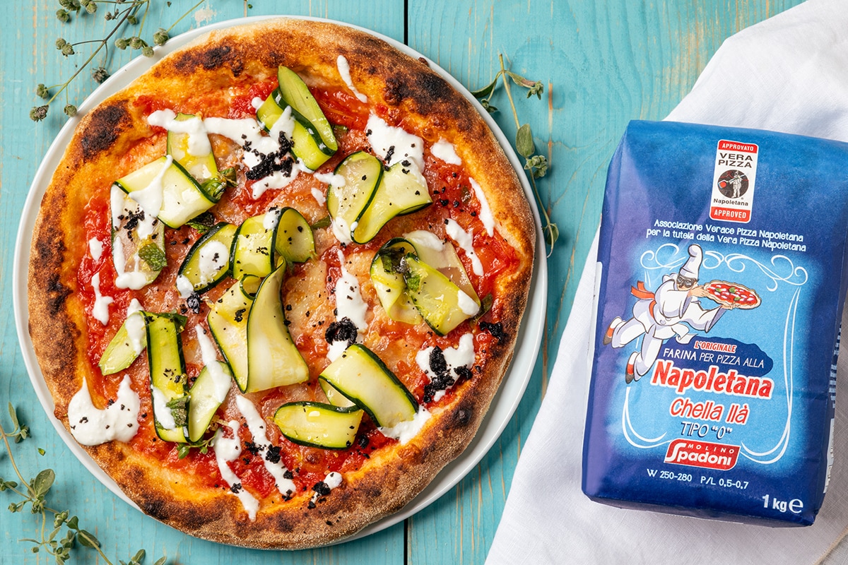 Pizza vegetariana zucchine e feta ricetta