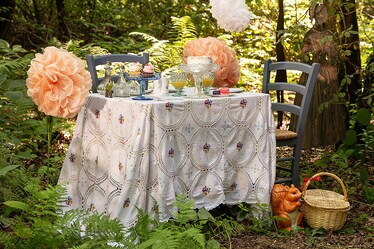 Ispirazioni per un picnic romantico nel bosco