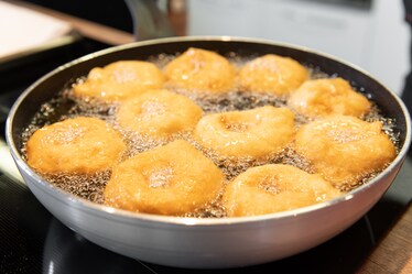 Dilemmi in cucina: posso usare più volte lo stesso olio per friggere e come eliminarlo in modo sostenibile?