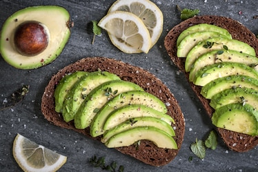 Dagli avocado alla quinoa, 8 falsi miti sul cibo smontati e spiegati