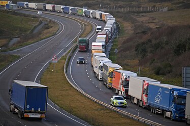 Gli effetti della Brexit, ecco perché gli inglesi rischiano di restare senza frutta, verdura e medicine